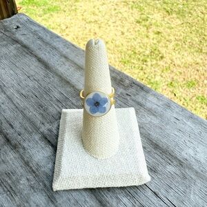 Elegant Gold and Blue Floral Ring